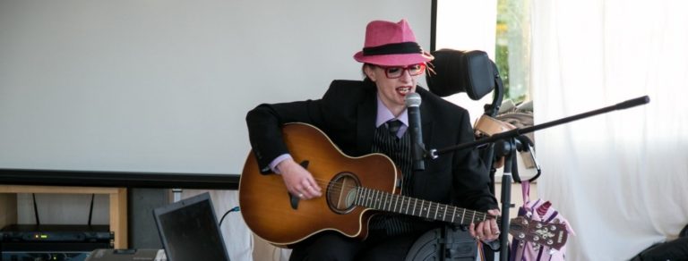 Dennis Queen performing in Greenwich 2018 photo by Wasi Daniju 
